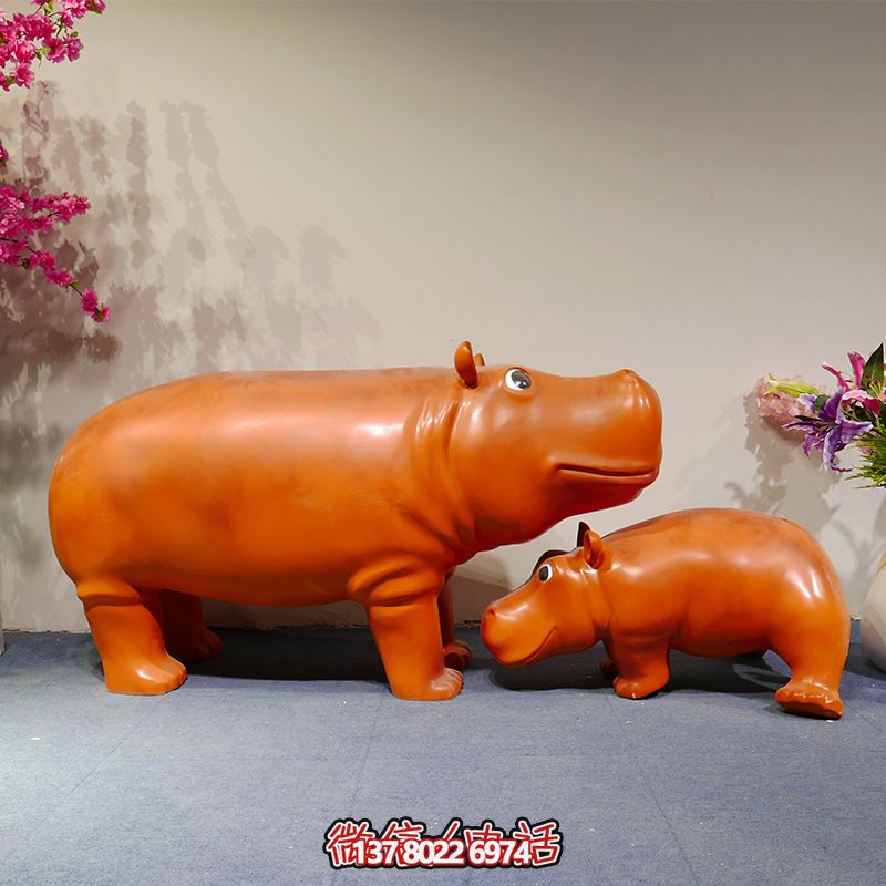 公園里擺放的一大一小的玻璃鋼創(chuàng  )意海馬雕塑