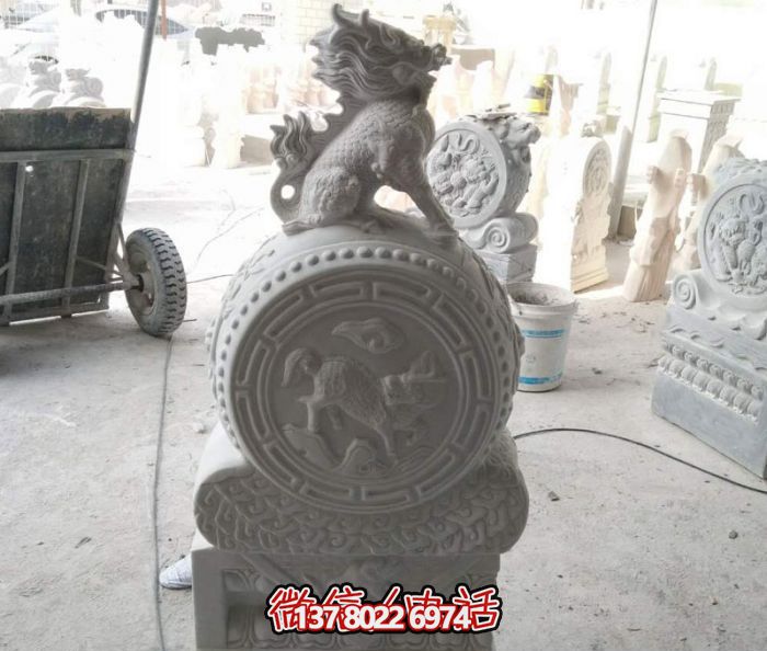 酒店門(mén)口創(chuàng )意石雕抱鼓石上面的麒麟雕塑 酒店門(mén)口創(chuàng )意石雕抱鼓石上面的麒麟雕塑