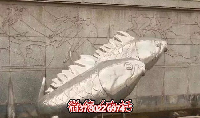 庭院里擺放的雙魚(yú)玻璃鋼創(chuàng  )意乒乓球雕塑