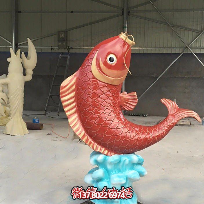 動(dòng)物海洋館玻璃鋼仿真彩繪鯉魚(yú)噴水擺件