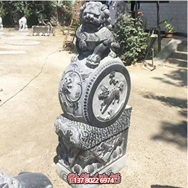 青石仿古大門(mén)門(mén)口鎮宅獅子抱鼓石雕塑
