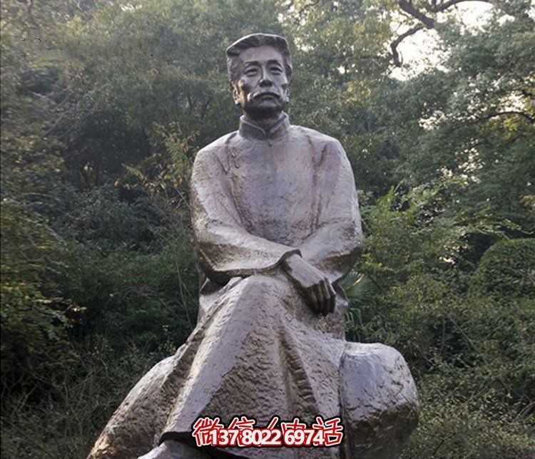 玻璃鋼公園景區景觀(guān)人物景觀(guān)裝飾品坐在石頭上的魯迅雕塑