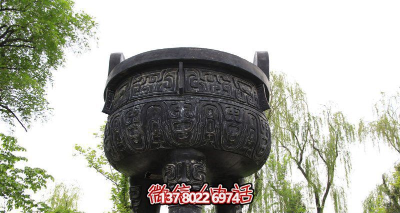 廣場(chǎng)創(chuàng  )意仿古做舊鼎雕塑