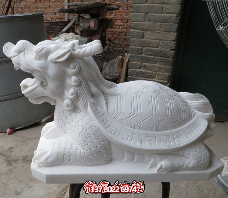 公園里擺放的坐著(zhù)的漢白玉石雕創(chuàng )意龍龜雕塑 公園里擺放的坐著(zhù)的漢白玉石雕創(chuàng )意龍龜雕塑