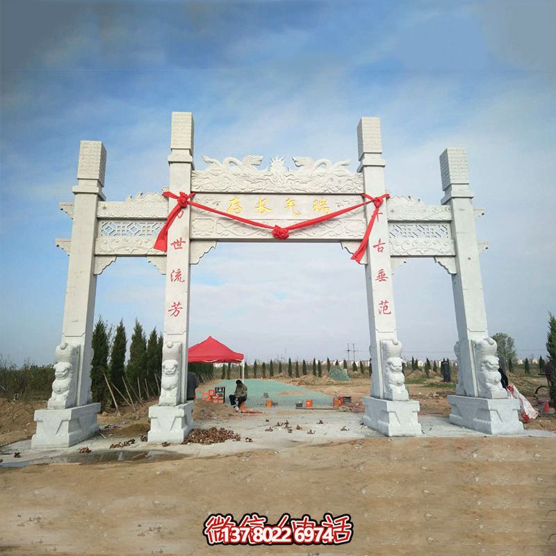 新款墓園景觀(guān)擺放三門(mén)石柱牌樓