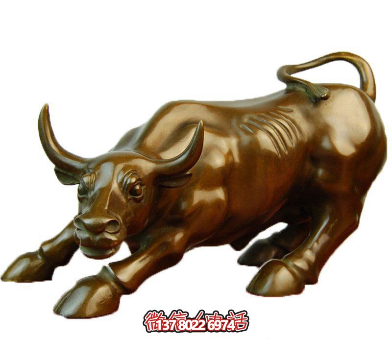 別墅里擺放的金色玻璃鋼創(chuàng )意華爾街牛 別墅里擺放的金色玻璃鋼創(chuàng )意華爾街牛