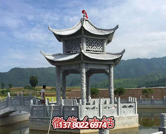 景區湖中擺放雙層青石仿古觀(guān)景休閑涼亭