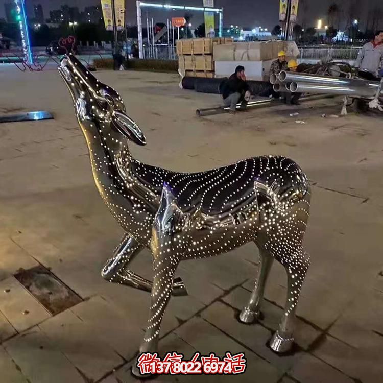 不銹鋼鏡面鏤空創(chuàng  )意小鹿