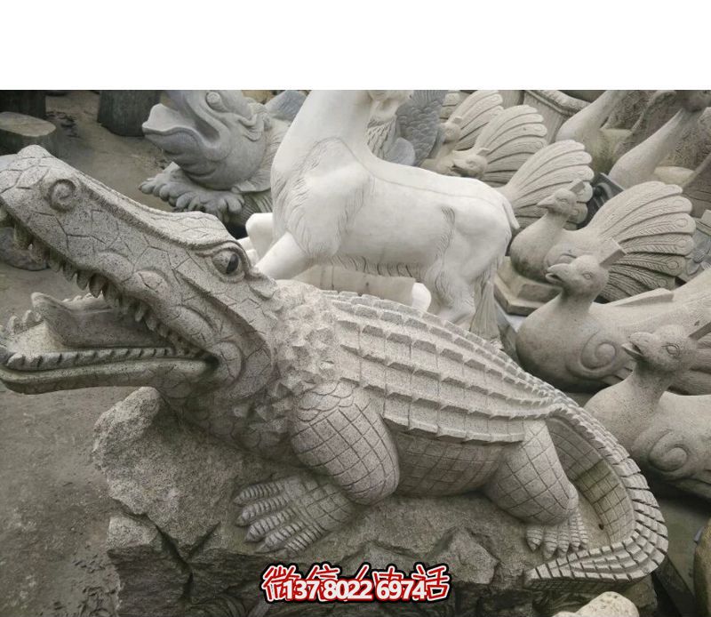 公園擺放的趴著(zhù)的青石石雕創(chuàng )意鱷魚(yú)雕塑 公園擺放的趴著(zhù)的青石石雕創(chuàng )意鱷魚(yú)雕塑