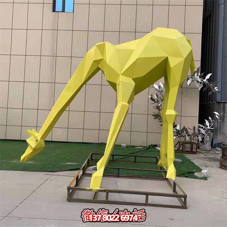 戶(hù)外草坪不銹鋼幾何黃色長(cháng)頸鹿雕塑