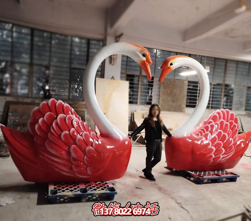 商場(chǎng)創(chuàng )意玻璃鋼彩繪愛(ài)心天鵝雕塑 商場(chǎng)創(chuàng )意玻璃鋼彩繪愛(ài)心天鵝雕塑