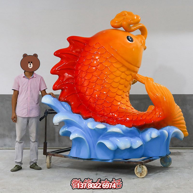 游樂(lè )場(chǎng)擺放的玻璃鋼卡通鯉魚(yú)雕塑 游樂(lè )場(chǎng)擺放的玻璃鋼卡通鯉魚(yú)雕塑