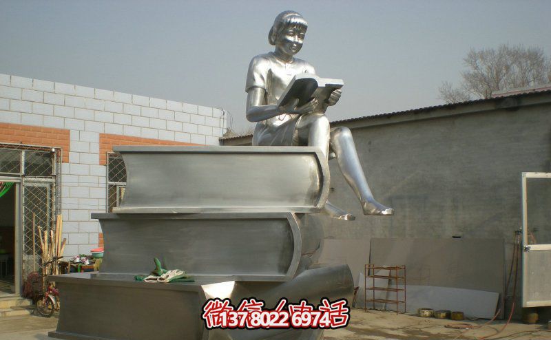 景區玻璃鋼女孩坐著(zhù)書(shū)本上的讀書(shū)雕塑 景區玻璃鋼女孩坐著(zhù)書(shū)本上的讀書(shū)雕塑